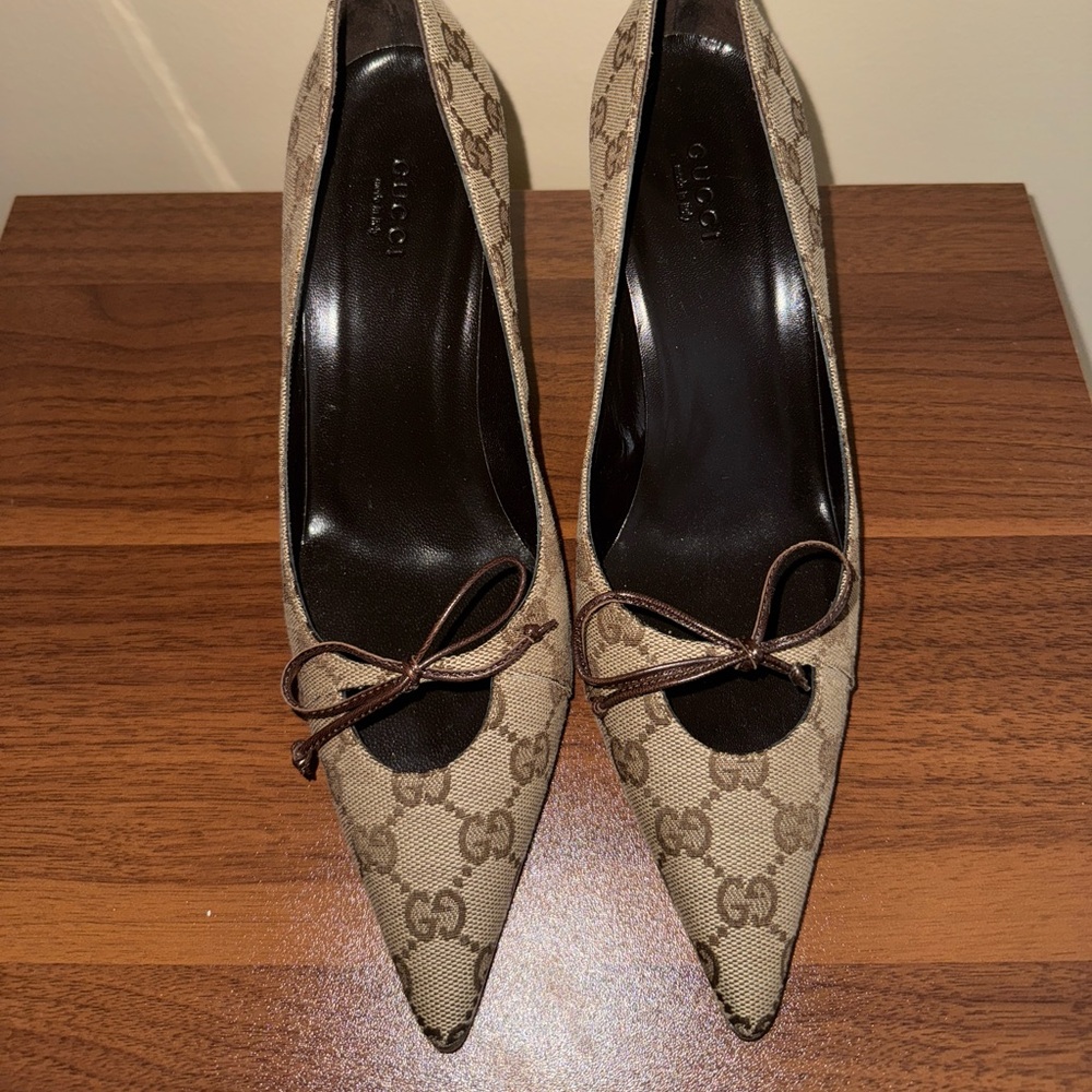 Vintage Gucci Monogram heels - Picture 3 of 4